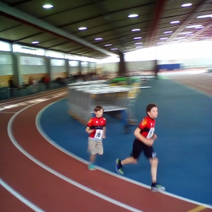 Sylvan und Luka H. beim 1500m Lauf